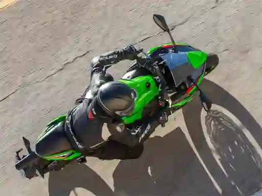 Kawasaki Ninja 650 — free online game
