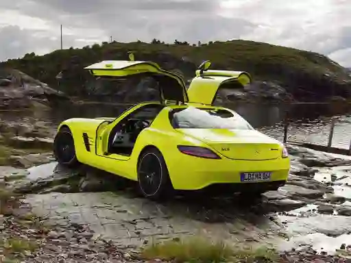 Trò chơi Mercedes-Benz SLS E-Cell Puzzle trực tuyến